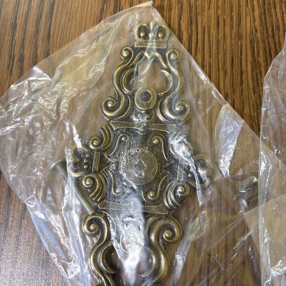 Vintage Hyer Ornate Brass Cabinet Door Drawer Backplate Handle Hollywood Regency - Picture 3 of 8